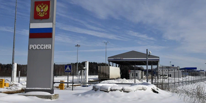 Россия закрывает свои границы, но не ограничивает перевозку